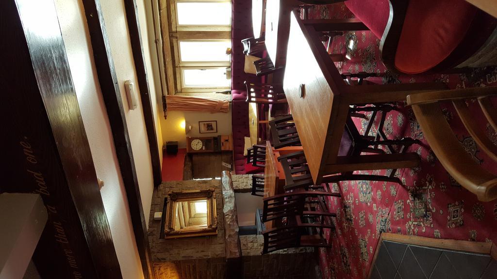 The Rose And Crown Hotel Huddersfield Buitenkant foto