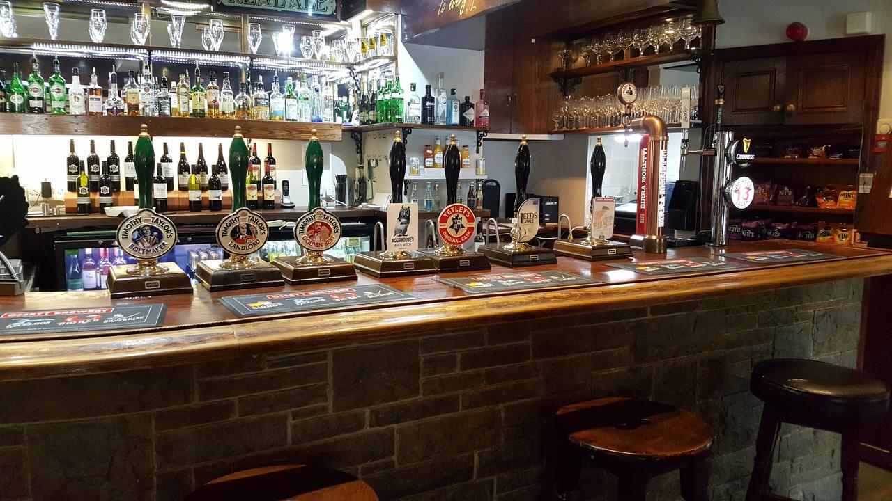 The Rose And Crown Hotel Huddersfield Buitenkant foto